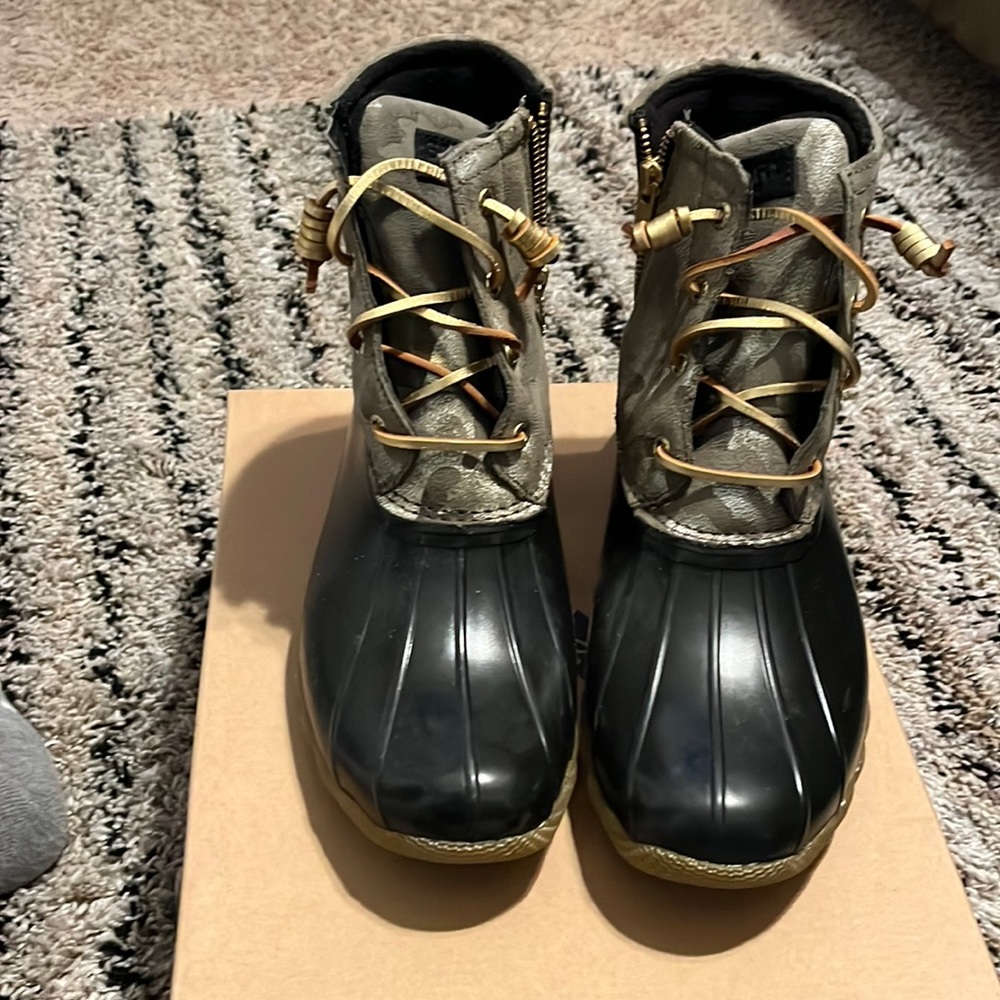 Speedy rain boots
